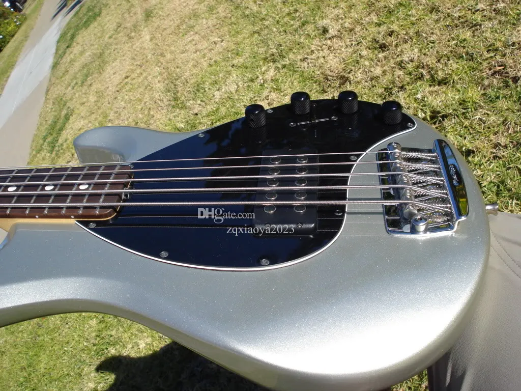 Heet verkoop goede kwaliteit elektrische gitaar Stingray Bass 5-snarige zilver en zwart (#FEB0269) muziekinstrumenten #225584