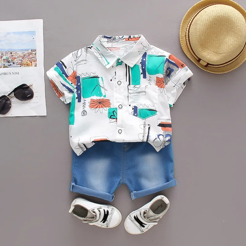 Giyim Setleri Bebek Bebek Erkek Giysileri Takım Kısa Kollu Gömlek Kotu Çocuk Giysileri 1-4 Yaşındaki Bebek 230422