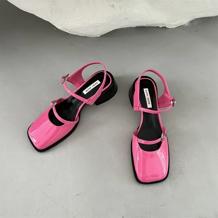 Sandały Vintage damskie czerwone letnia kwadratowe buty buty buty stały kolor est przyjęcie ślubne wysokie obcasy 230421