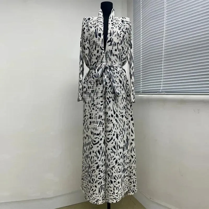Abrigos de trinchera para mujer Miyake Plisado Vintage Impreso Cuello vuelto Manga larga Mezcla Mujer Abrigo Mujer Invierno 2023 Estilo Dubai Tallas grandes