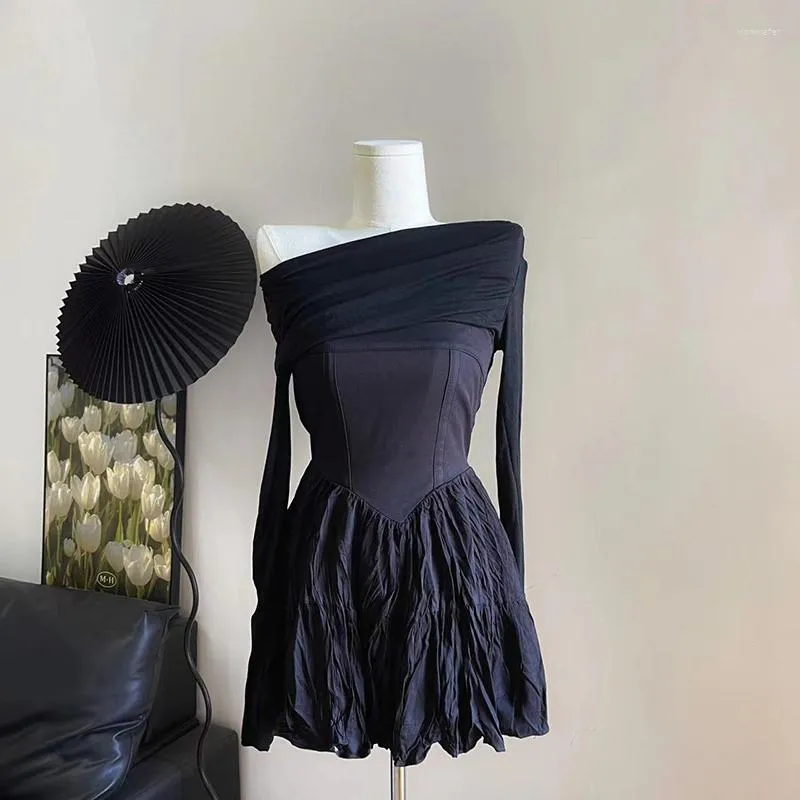 Abiti casual Mini abito classico nero sexy con spalle scoperte Donna Primavera Party Vintage a vita alta Manica lunga