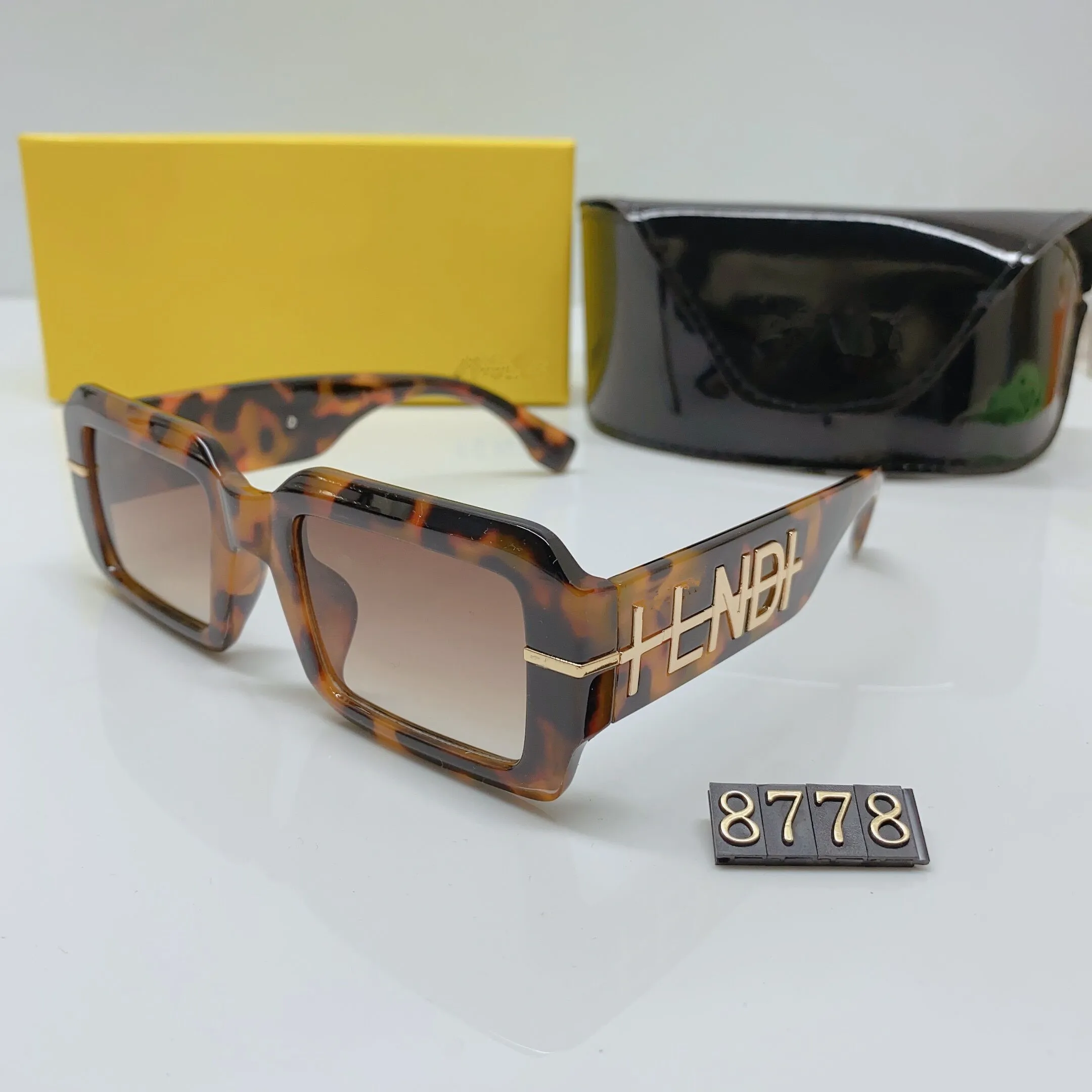 Luxury Polarized Pilot Sunglasses For Women And Men With Chain And