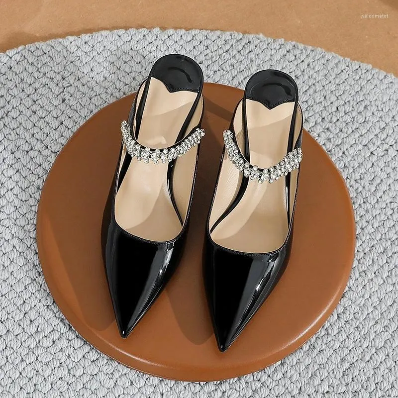 Ciabatte estive in pelle di pecora a rete piatte da donna con strass di lusso Sandali con tacco alto in pelle verniciata nera Scarpe ciabatte