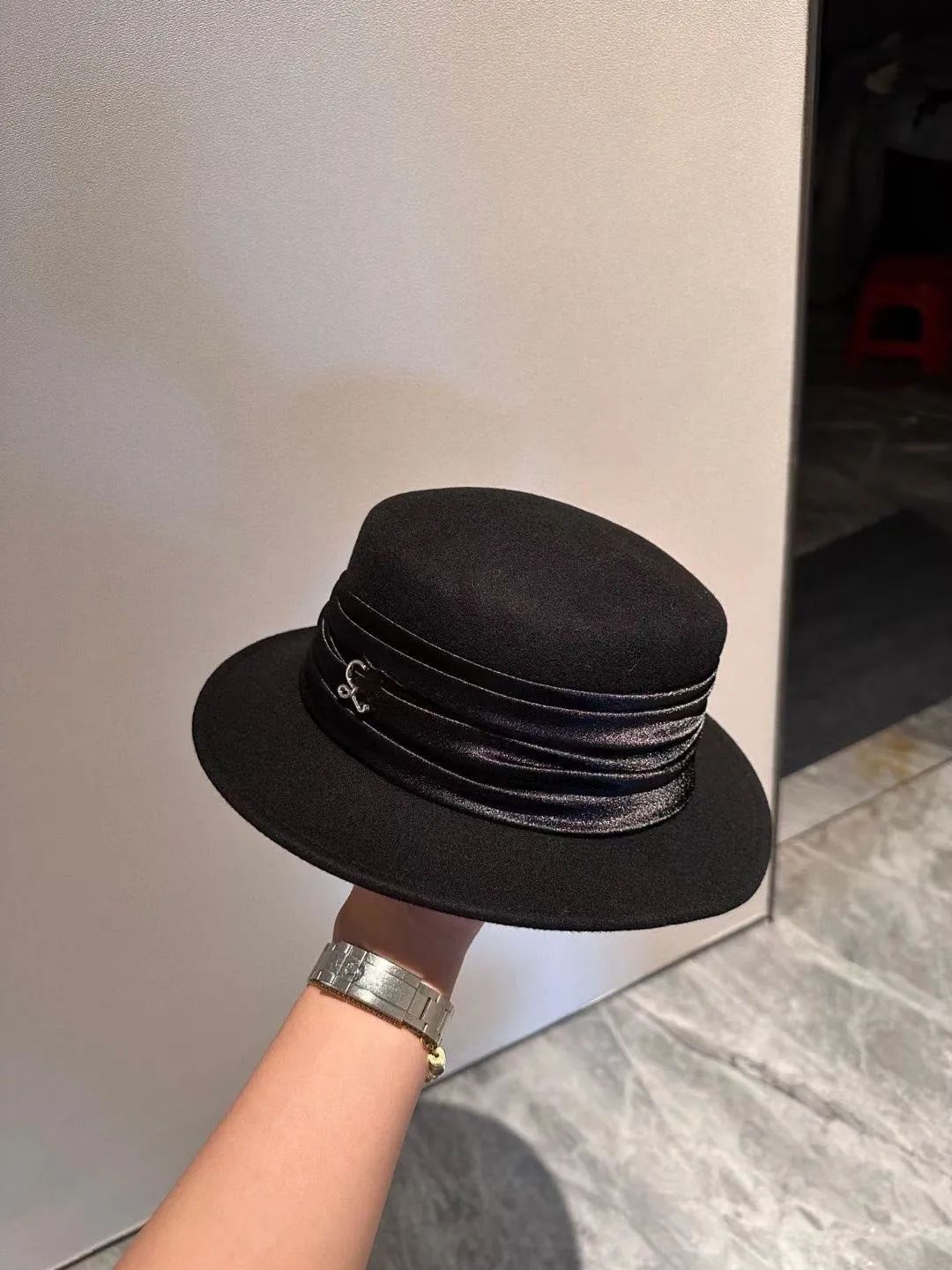 Sombrero de copa plano de otoño e invierno Loewe elegante sombrero de lana Hepburn moda Jazz sombrero de alero grande