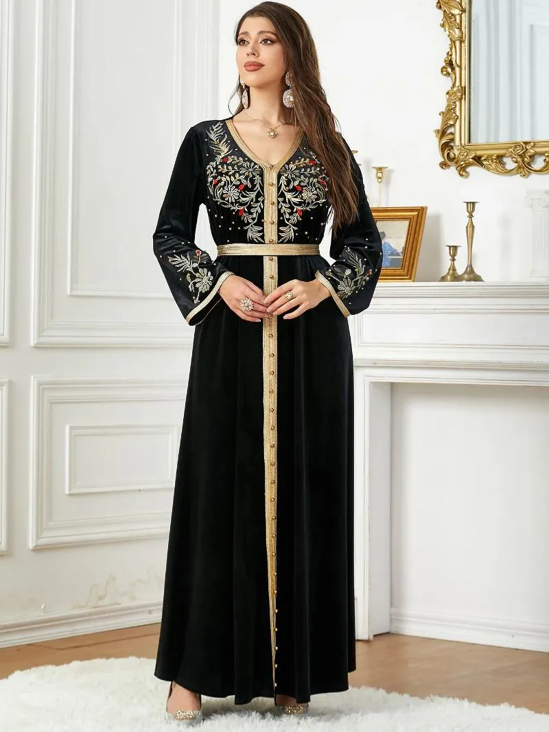 Abbigliamento etnico Velluto Abaya per donna Ricamo Abiti da sera arabi in rilievo Musulmano Autunno Inverno Festa con cintura Marocchino Caftano Ramadan