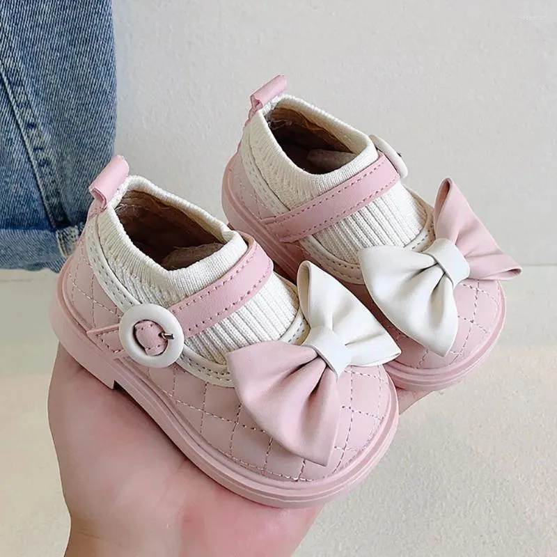 Första vandrare Spring Toddler Shoes For Baby Girls Korean Style Pu Leather Cute Bow Step Footwear Ergonomics Soft-Soled Autumn