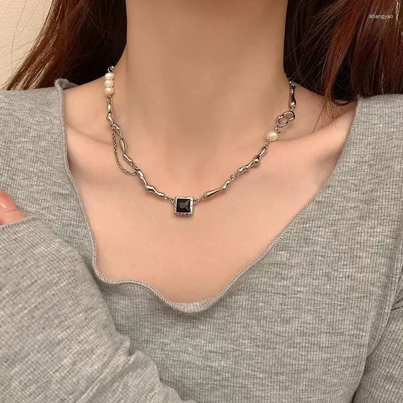 Pendant Necklaces Cold Wind Black Zircon Baroque Pearl Necklace Female Autumn Light Luxury Minority Design Sweet Collarbone