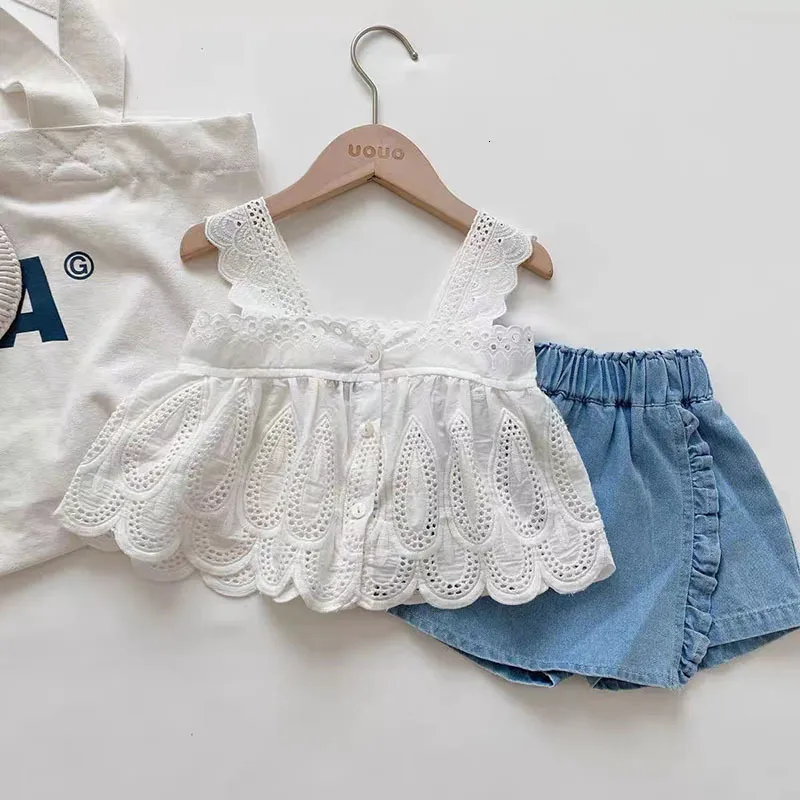 Kledingsets meisjes outfit sets zomer kinderen kleding meisjes kanten rand puur wit baby meisje casual witte suspenderdenim rok kinderen 230422