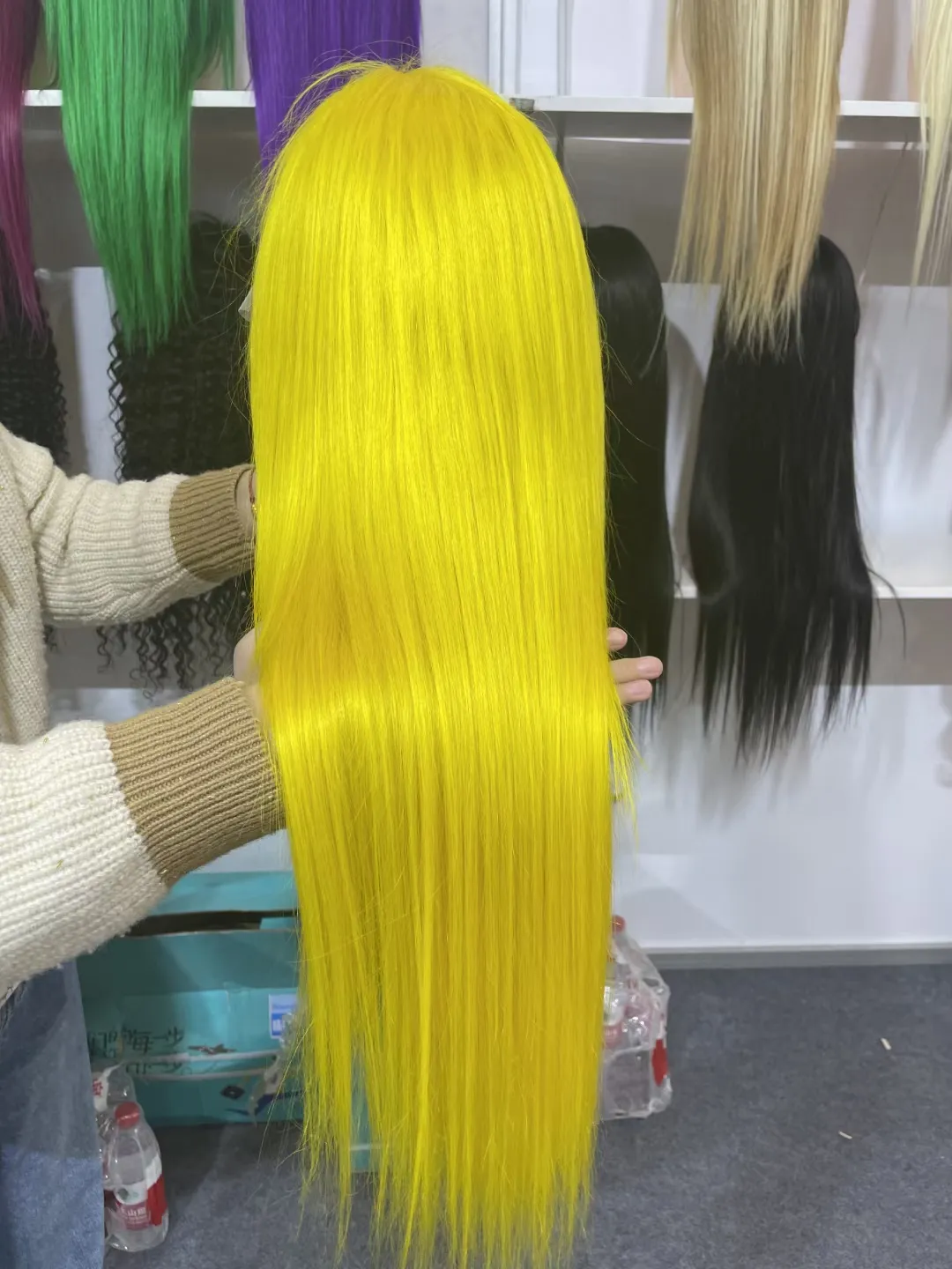 Perruques préfabriquées Silky droites cheveux humains birmans couleur jaune perruque avant de lacet délié préplumé