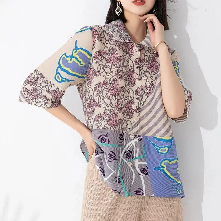 女性のTシャツmiyakeプリーツラペルプリントシャツ女性2023デザインセンスシングルブレスト3四半期の長さ袖カーディガンプラスサイズ