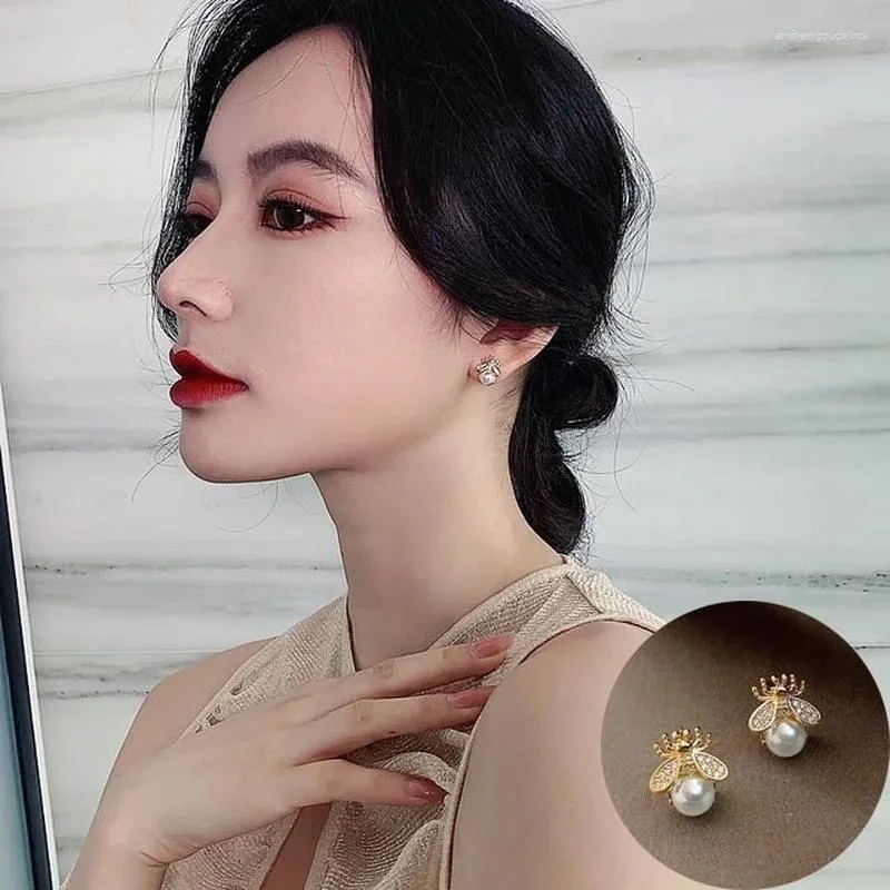 Stud Earrings Simple Luxurious Pearl Woman's Fashion Design Sense Bee Insect Korean Women Jewelry Sexy Trend