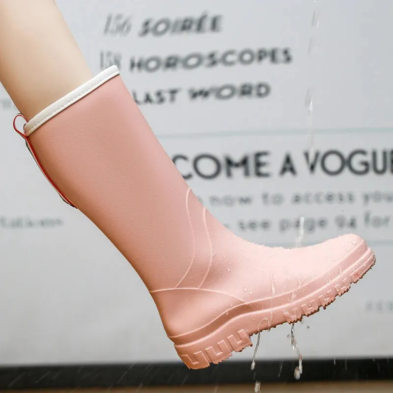 Botas femininas verão de alta qualidade moda água sapatos botas de chuva feminino médio manga alta impermeável e quente ao ar livre sapatos de algodão 231122