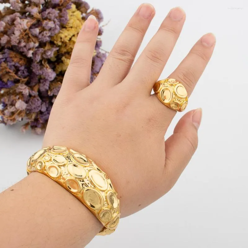Armreif Großes Armband Ringe Dubai Frauen Nigerian Schmuck 18 Karat Vergoldet Mode Luxus Hohe Qualität Manschette Hochzeit Kleidung Geschenk