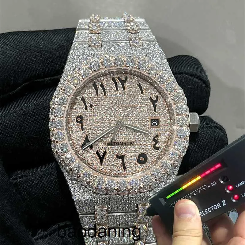 Orologio in vendita Ap limitato a mano Orologio con diamanti pieni di lusso in moissanite personalizzato intarsiato puro Movimento Eta e cy