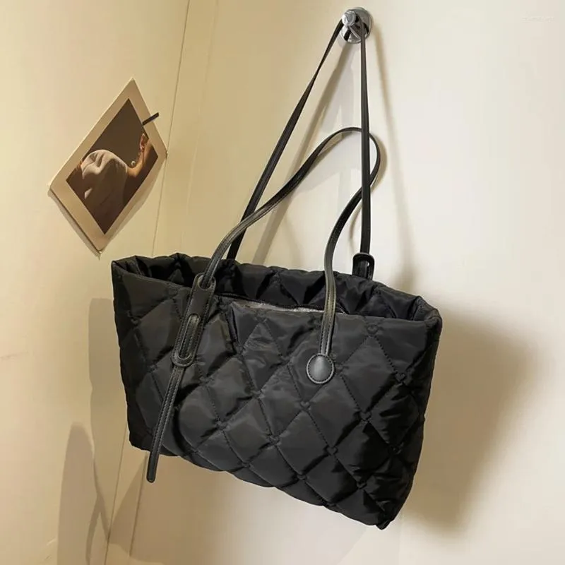 Bolso cartera de mano efecto acolchado negro mujer