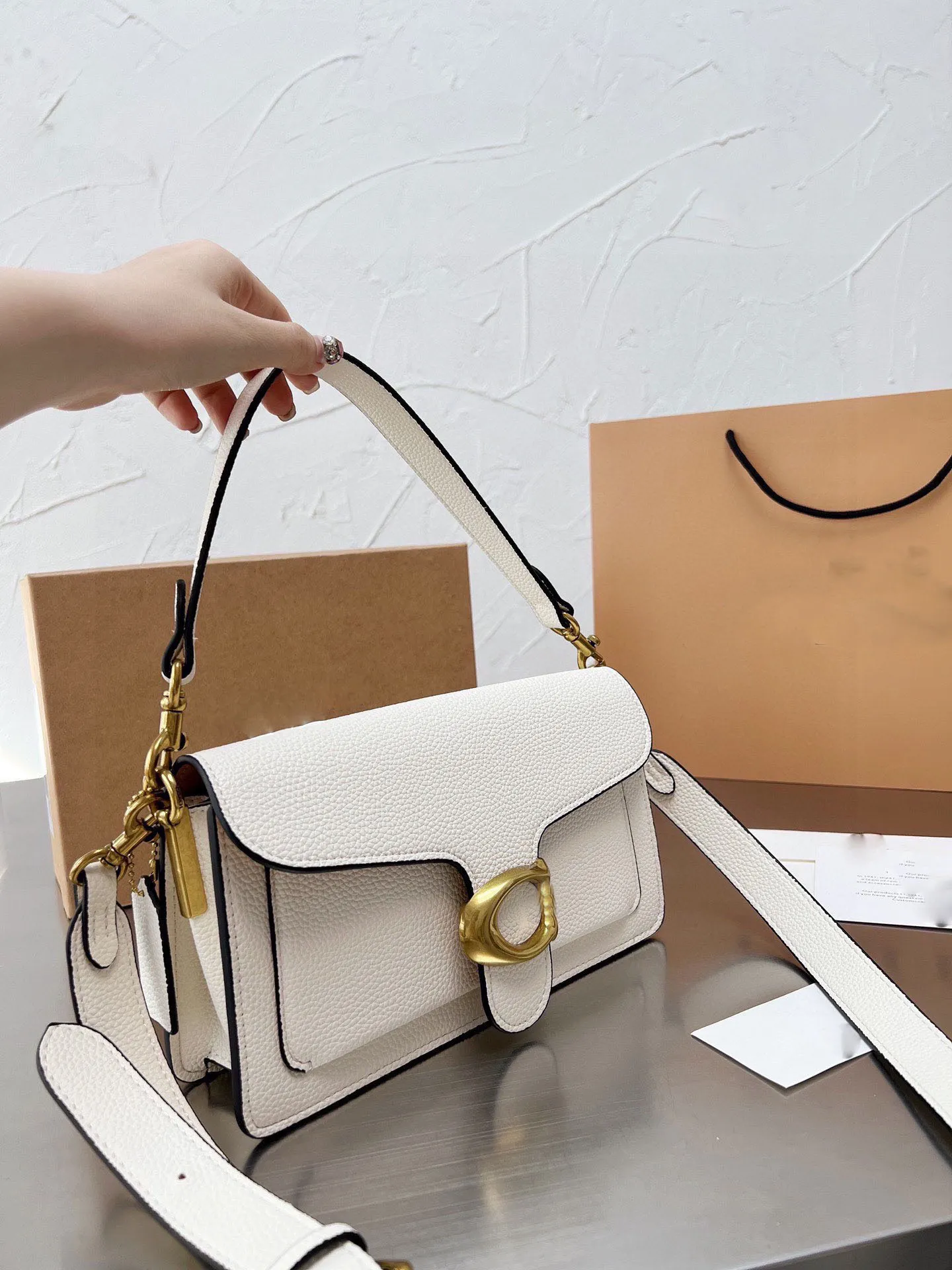 Yeni Marka Çapraz Vücut Kadın Çantası Ayna Kaliteli Lüks Tasarımcı Çanta Bayan Deri Kadın Moda Trendy Crossbody Tekir Kız Omuz Çantası ile toz torbası