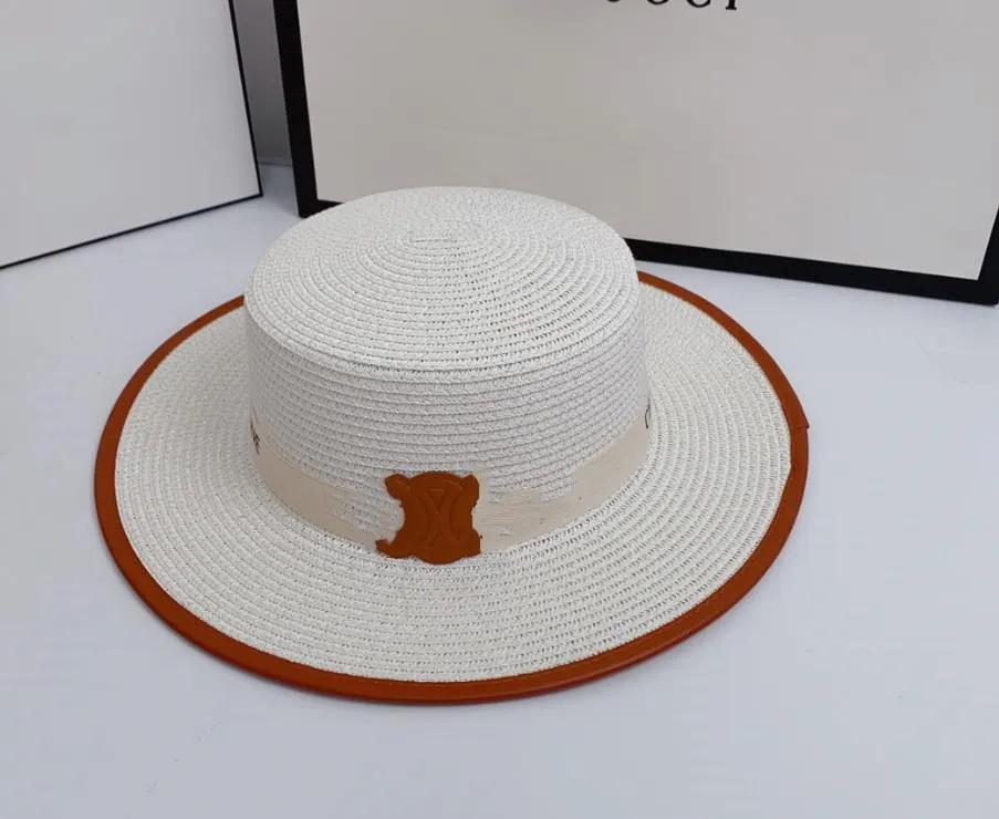 Version coréenne du printemps et de l'été le long du chapeau de paille femelle femelle de mode d'été