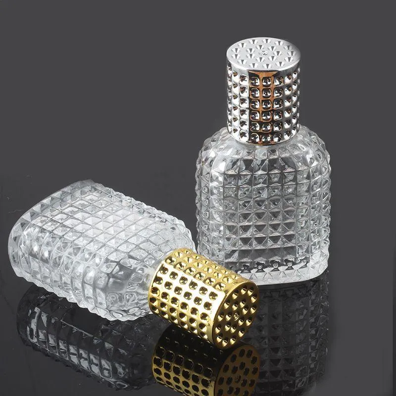 Bouteille de parfum d'huile essentielle de 30 ml en verre transparent carré grille pompe à brouillard de grain flacon pulvérisateur pour diffuseur de parfum de voyage en gros Wlldi