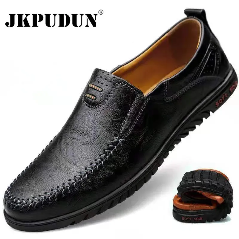 Klädskor äkta läder män lyx varumärke avslappnad slip på formella loafers mockasins italienska svart manlig körning jkpudun 231121