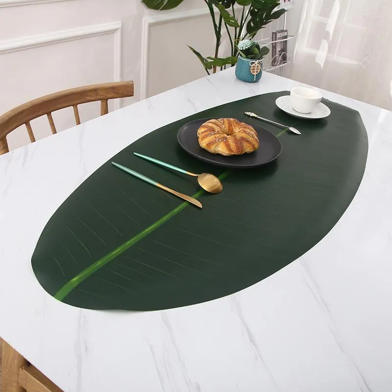 テーブルマットの大きなバナナは、パーティージャングルビーチのテーマの装飾ウェディングホームキッチンのために熱帯の葉の葉