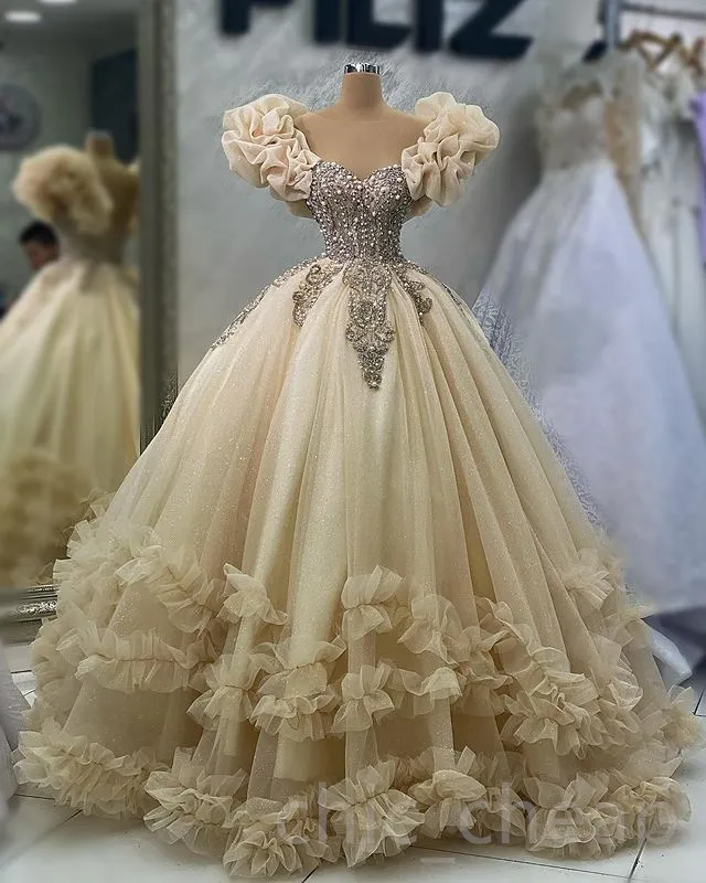 2023 kwietnia Aso Ebi EBI Pearls Pearls Quinceanera Sukienki cekinowe koronkowa Sheer Szyka Ball Suknia Kryształów Prom Even Event Pageant Sukienki ZJ0238