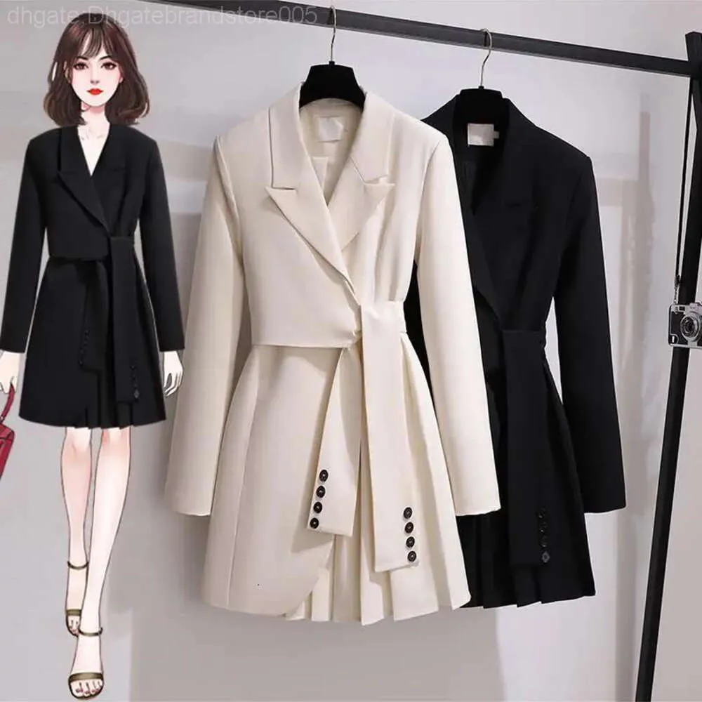 Kvinnors dikerockar Fashion Coat Dress Women New Spring Autumn Windbreaker Kvinna Plus Size 4XL Black White Belt Blazer Vintage