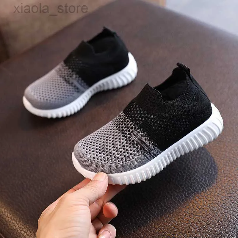 Storlek 22-33 Våren 2023 sommar unisex pojkar flickor sneakers lapptäckande färger casual sport barn slip-on skor