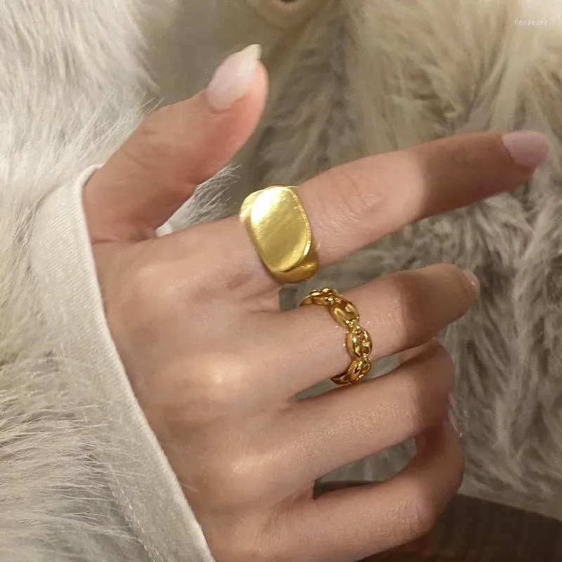 Bröllopsringar 2023 Metall Glossy för kvinnor Geometrisk bredd Signet Square Finger Punk Fashion Ring Smycken Tillbehör Hela försäljningen