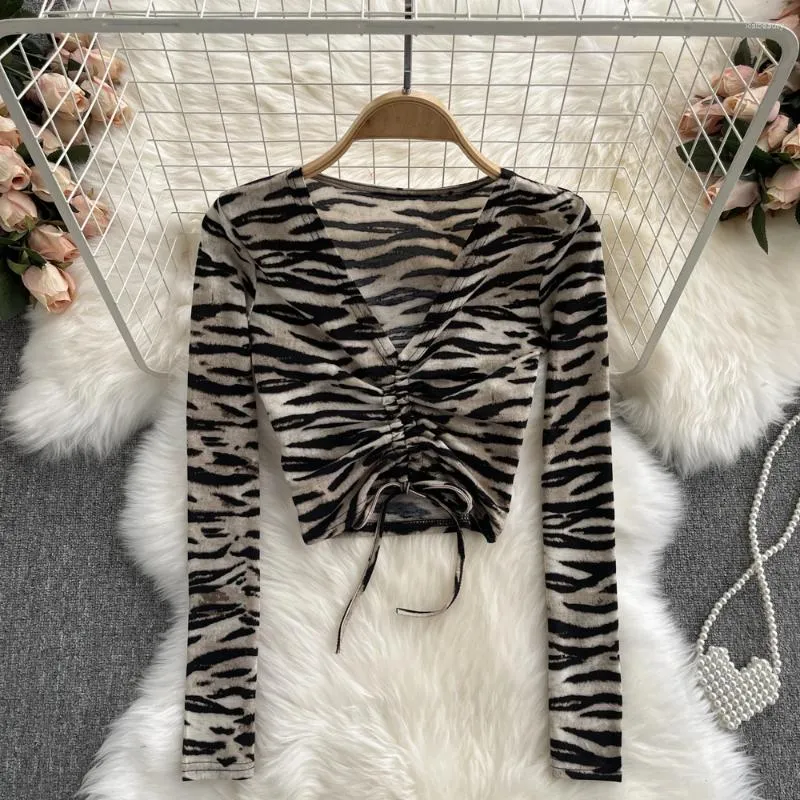 Camisetas femininas ins vintage curto topo 2023 outono vestido leopardo com decote em v plissado rendas até umbigo aberto manga longa underlay camiseta