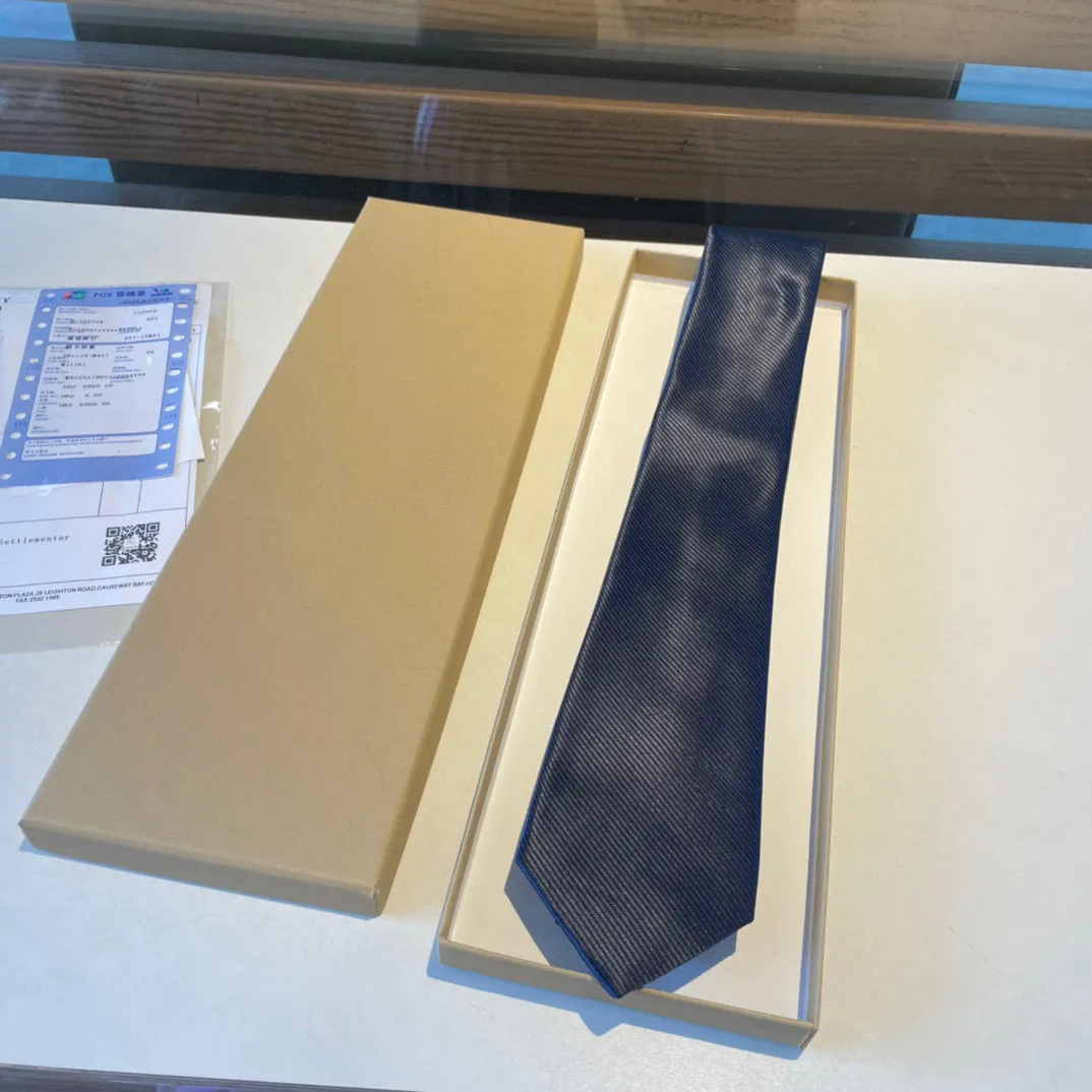 Designer -Krawatte Konsum Neue Mode Elegant Solid Color Stickerei Vintage Plaid Jacquard Neck Krawatten Großvater Weihnachtsgeschenk mit Box D9D 3605