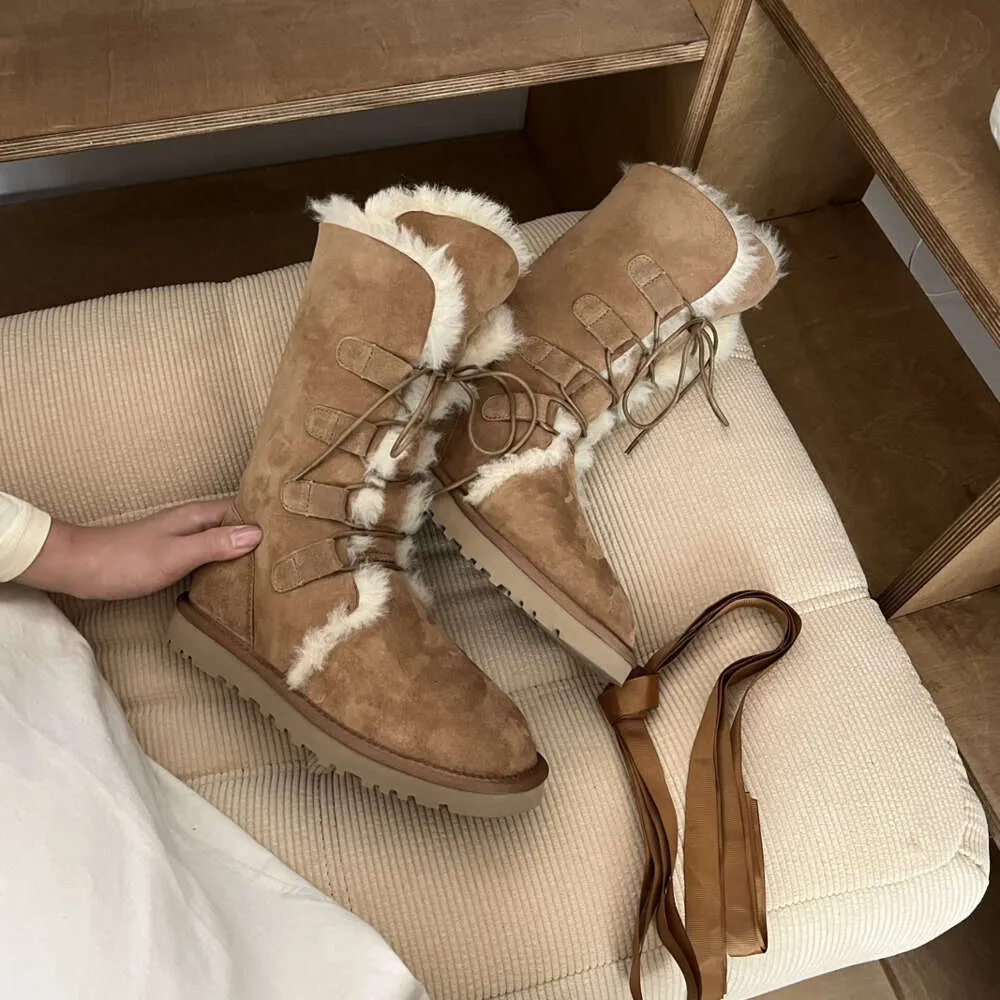 Kvinnor Australien snör upp höga Shearling Boots Boot Designer Shoe Knee High Suede Spill Sheepskin Ullfoder Vinter Varma tossor