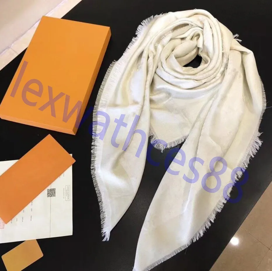 Sciarpa di seta di design di sciarpe di nylon di alta qualità da donna di lusso Sciarpa di seta invernale in cashmere di fascia alta Regalo di Natale Weibo