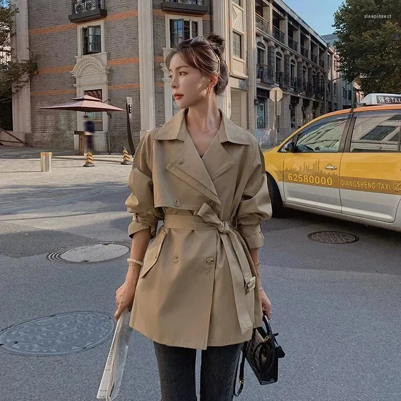 Trench da donna Giacca a vento in tempo reale Bassa statura Primavera e autunno 2023 Versione coreana Temperamenti bianchi beige britannici