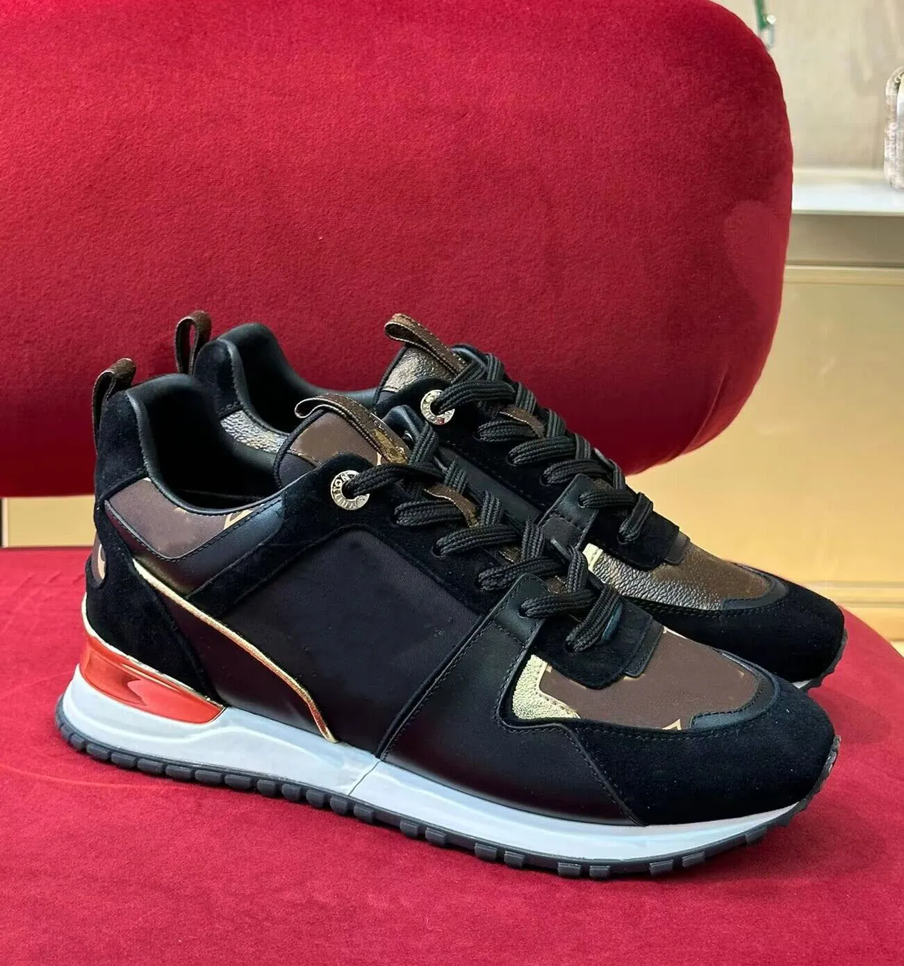 Scarpe da ginnastica di marca famosa Run Away Scarpe da ginnastica basse in pelle di vitello da donna Uomo Casual da passeggio Calzature all'ingrosso Coppia sportiva EU35-46 Con scatola