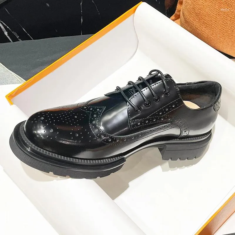 Chaussures habillées Design de luxe Hommes Brogue Véritable Cuir Semelle épaisse Britannique Haut de gamme Derby Bureau Business Oxford 2C