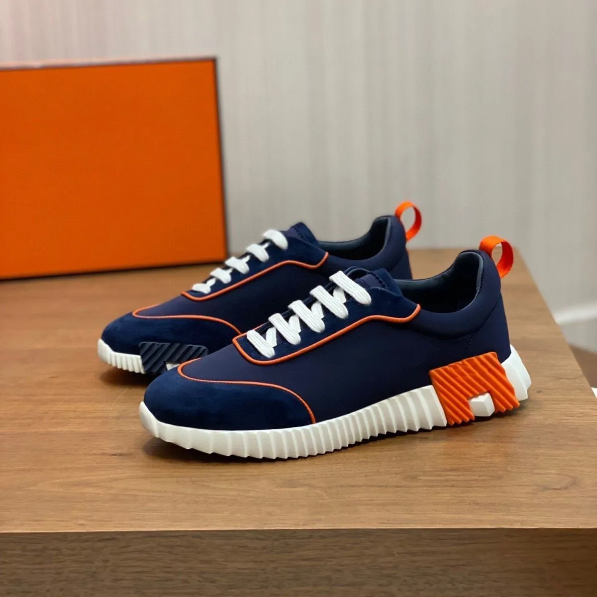 Woman Bouncing Sneakers Designer Mens Shoes Light Sole Mesh Suede