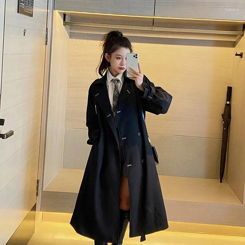 Trenchcoats voor dames, zwarte jas, lente en herfst 2023, Koreaanse versie, Britse stijl, kleine man, middellange trend