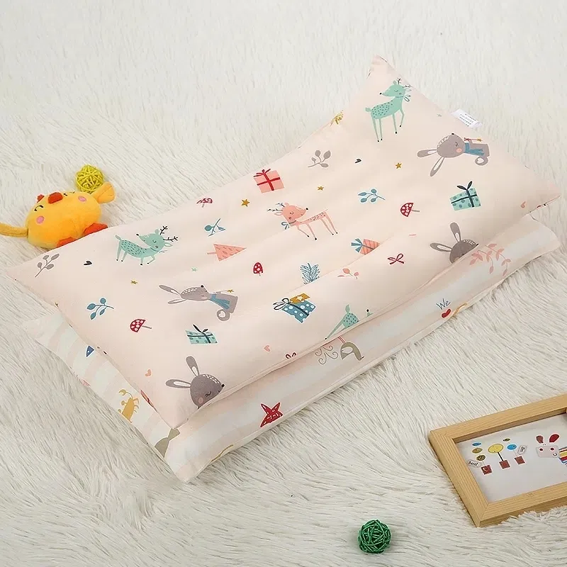 Kuddar Pure Cotton Cartoon Baby Small Pillow Four Seasons Kindergarten Studenter Barnkudde Borttagbar tvättbar Baby Pillow 230422