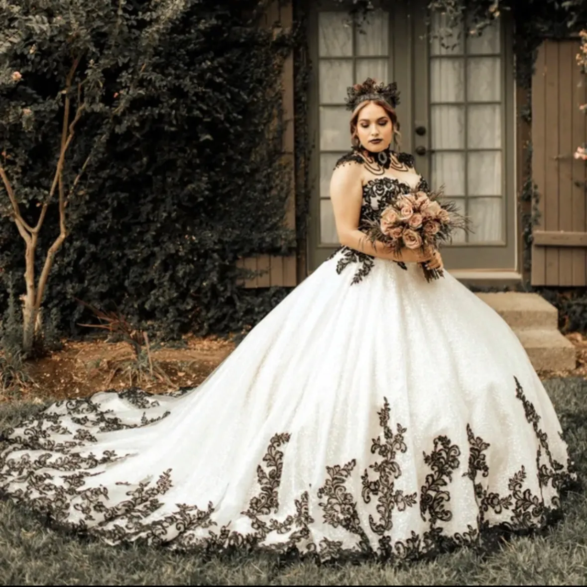 Gothic Vintage Black And White Ball Gown Wedding Dress Plus Size