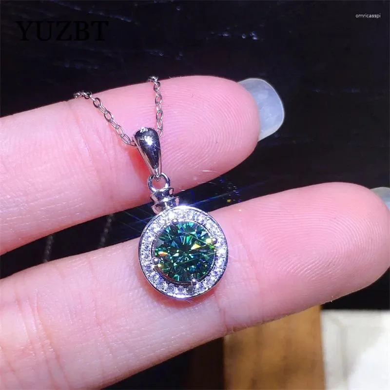 Pendants YUZBT 18K White Gold Plated 1 Brilliant Cut Diamond Past Green Moissanite Pendant Necklace Female Wedding Jewelry