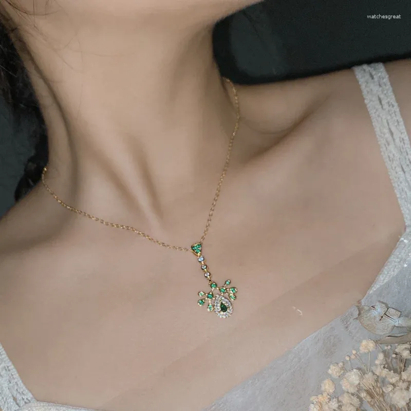 Kolye Kolyeler Versa Canlı Yeşil Bambu Yaprak Kapalı Kaplama 18K Mikro Kakma Flaş Emerald Collarbone Zinciri Kadınlar için