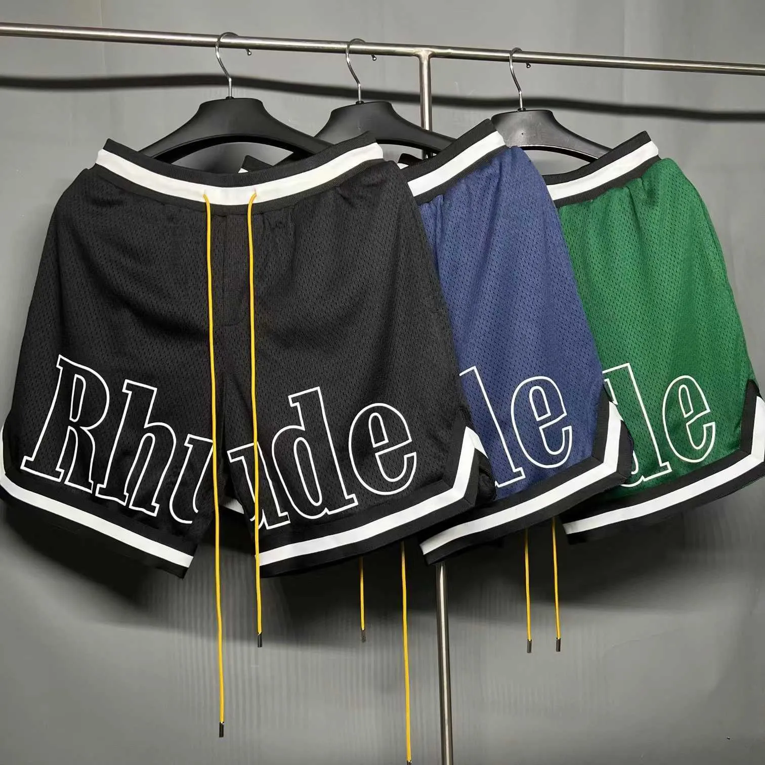 Designerkläder Rhude Mesh Basketball Andas tryckt band Patchwork Sport Dragsko High Street Lösa shorts Par Joggare Sportkläder Strand fitness