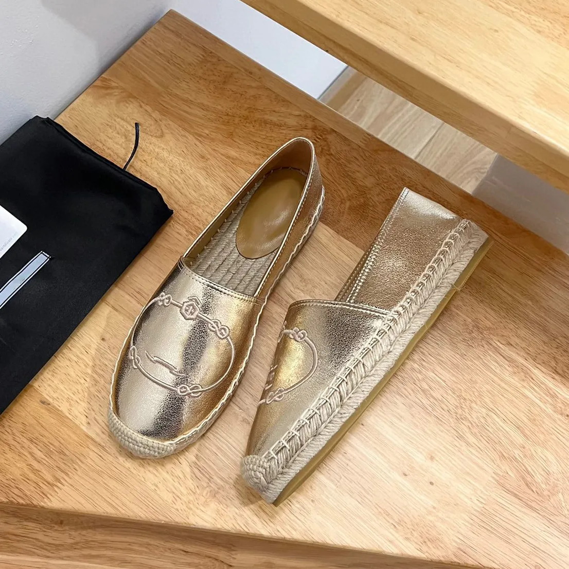 Leren geborduurde letters linnen slip op espadrilles schoenen JUTE Sole spring flats loafers handgemaakte luxe designer schoen voor dames casual luxe fabrieksschoeisel