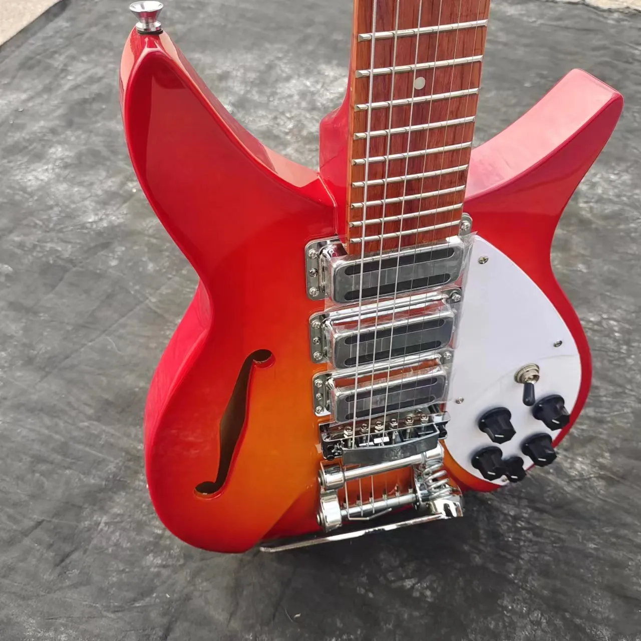Rickenbacker 325v63 外れたトレモロ・アーム | WoodVillage