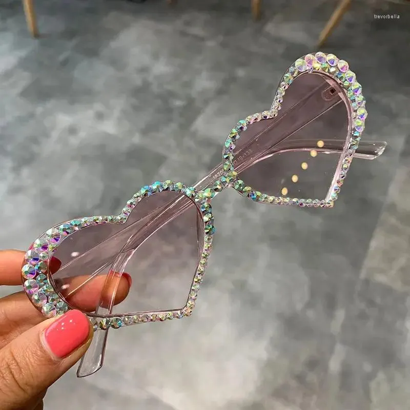 Occhiali da sole Vintage Heart Donna Moda Lusso Strass Decorazione Cat Eye Uomo Occhiali da vista Oculos Occhiali trasparenti