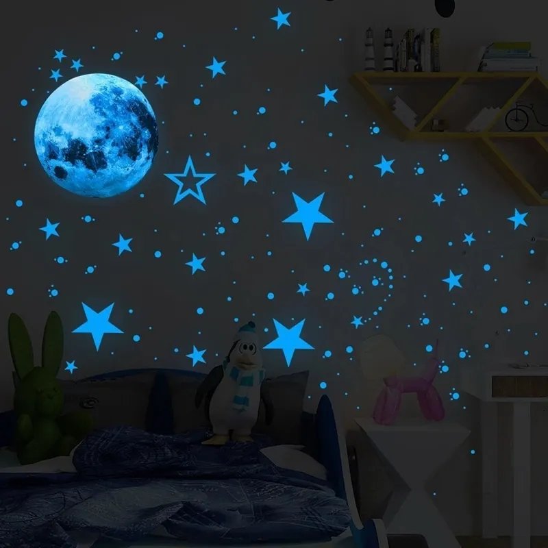 Adesivos de parede 435pcsset luminous lua estrelas Dots Starther Kids Room Bedroom Decas de decoração de decoração de casa brilha no escuro 230422