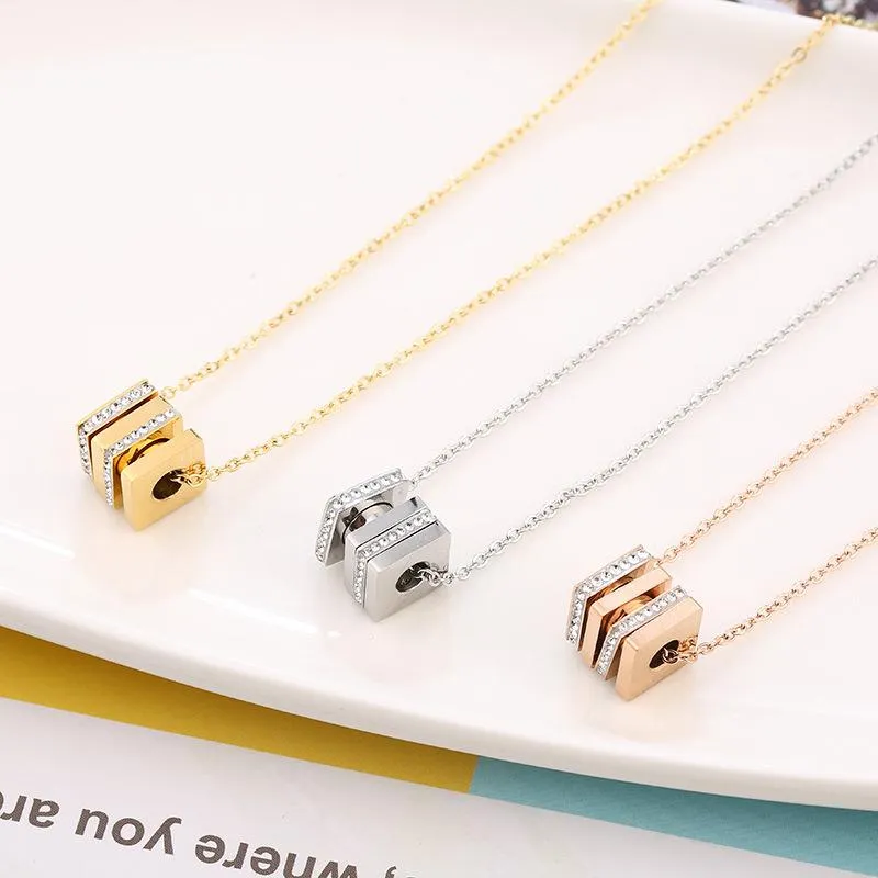 Pendant Necklaces RUO 2023 18 K Gold Plated Pave Crystal Rotatable Square Necklace 316 L Stainless Steel Jewelry Woman Gift Never FadePendan