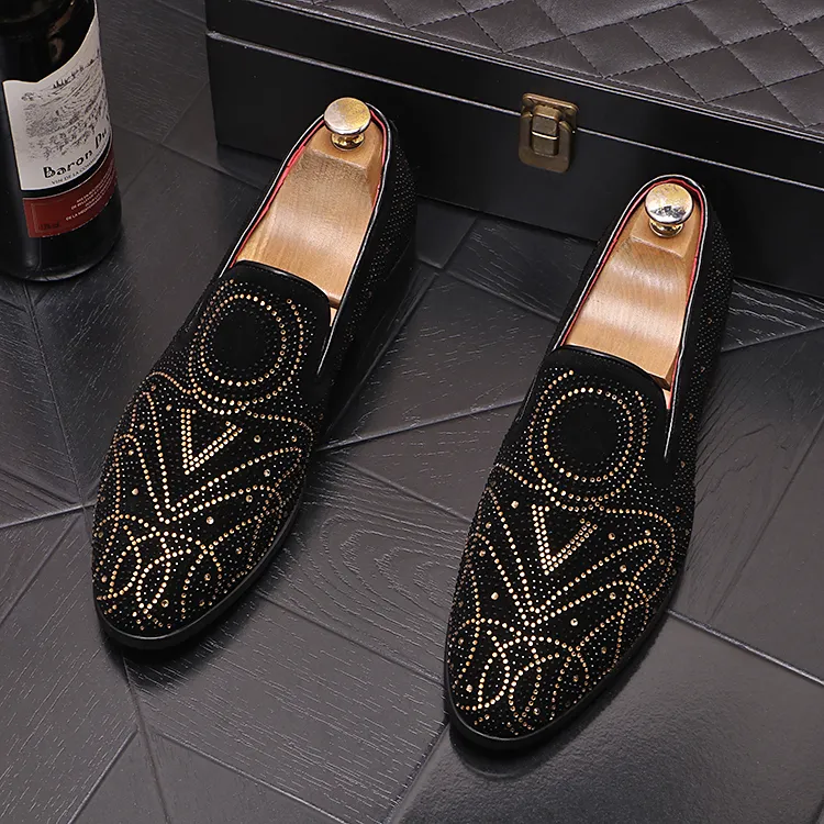 2023 Novo estilo Indian Silk Bordery Men Slops Soxes Vintage Slowers Slip On Party Shoes Men Sapatos Casual Print Leather Flat BMM862