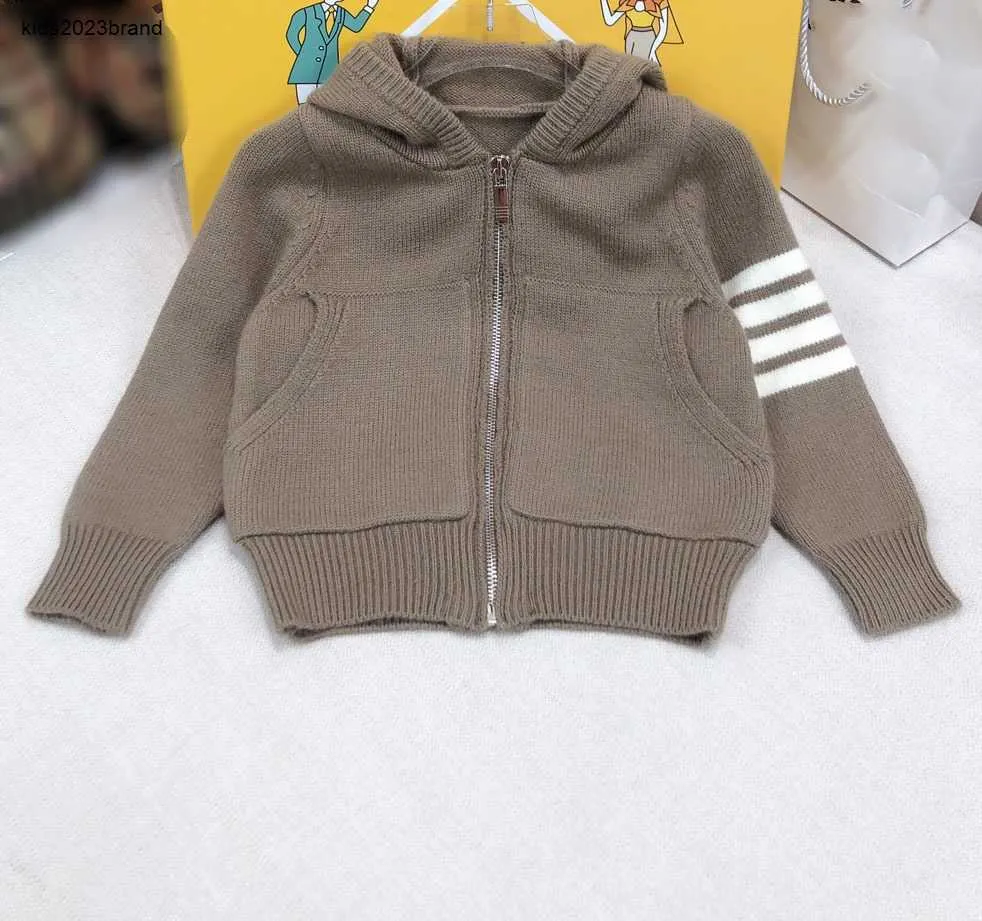 Veste tricotée à rayures pour tout-petits, vêtements de styliste pour enfants, taille 100 à 150, couleur unie, manteau à capuche pour bébé, Nov25, nouvelle collection