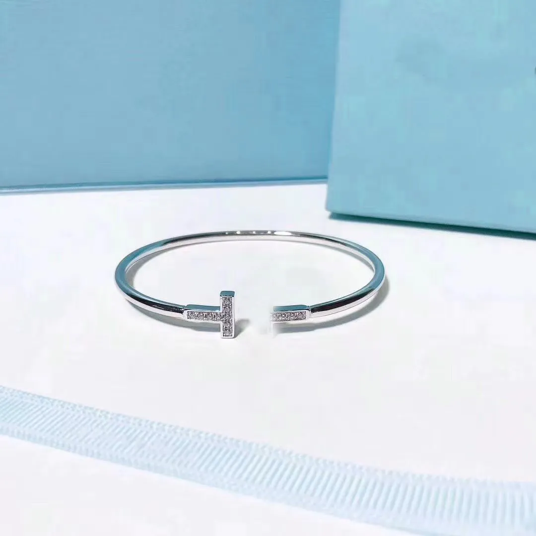 Bangle Armband Designer Armband Silver Armband för kvinnor Charm Trend Fashion Patted With Diamonds Högkvalitativa pararmband Boutique Party Present smycken